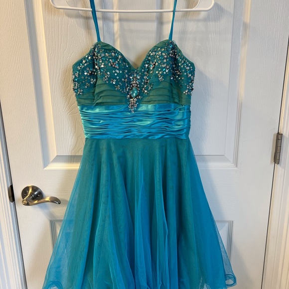 Adrianna Papell Collection prom dress, size 4, aquamarine. Good used condition. - Picture 5 of 10